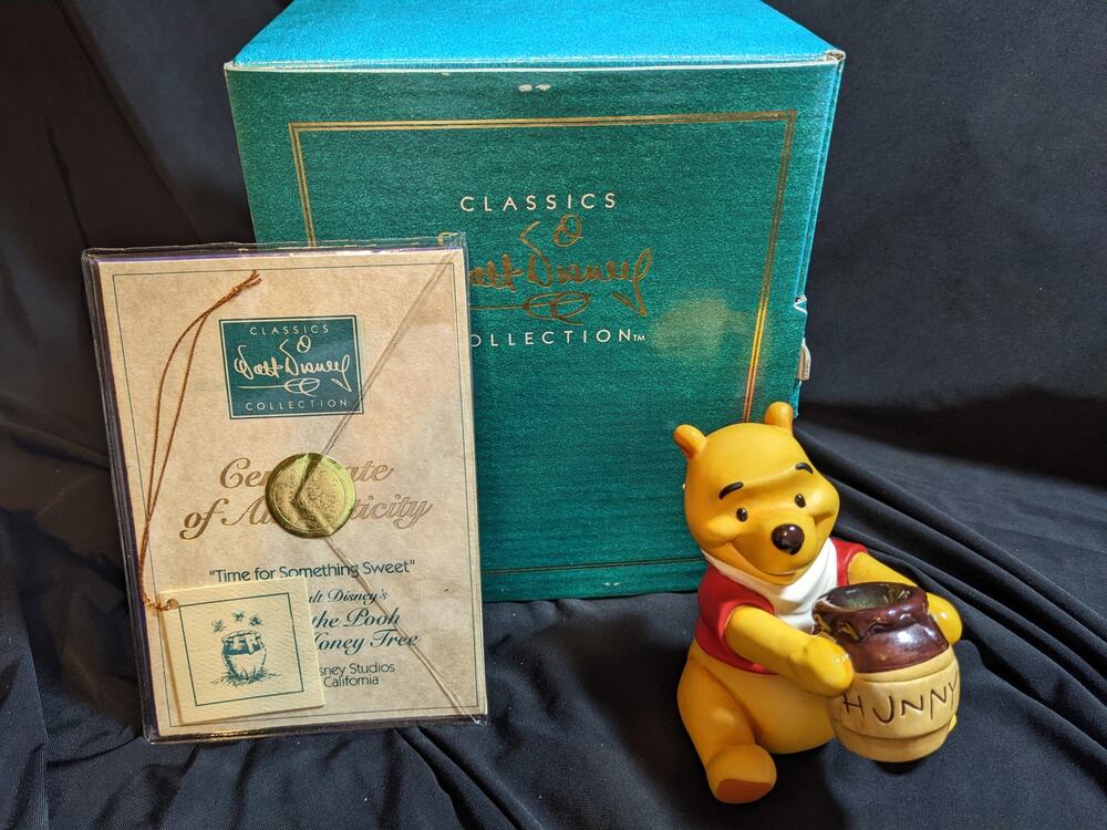 DISNEY WDCC Winnie the Pooh Figurine 1996 Time for Something Sweet Box COA